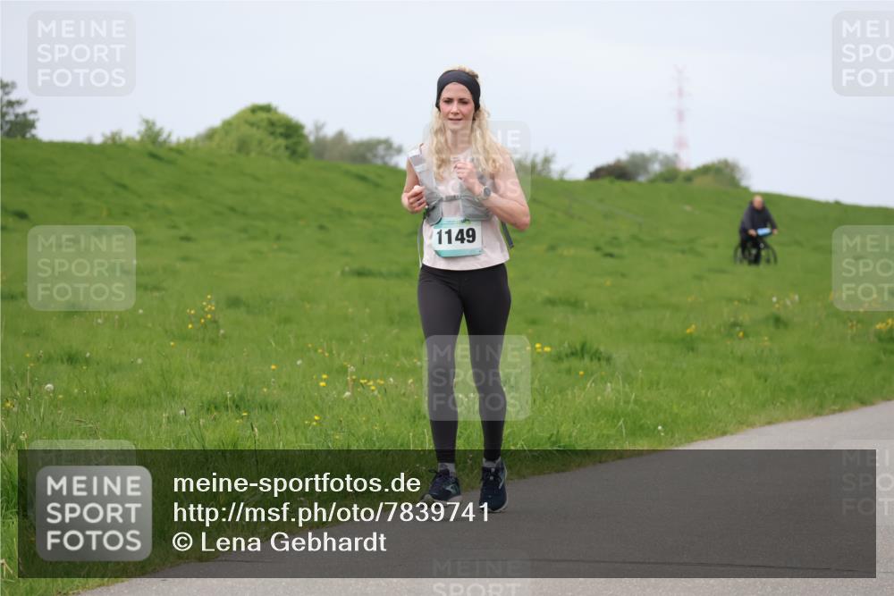 04.05.2025 - 8. Wedeler Halbmarathon Lena Gebhardt http://msf.ph/oto/7839741 04.05.2025 11:45:32 Laufen 1149 meine-sportfotos.de