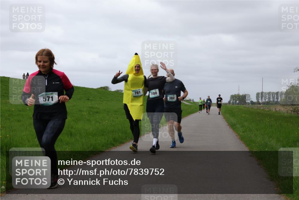 04.05.2025 - 8. Wedeler Halbmarathon Yannick Fuchs http://msf.ph/oto/7839752 04.05.2025 12:04:42 Laufen 571, 781, 780, 282 meine-sportfotos.de