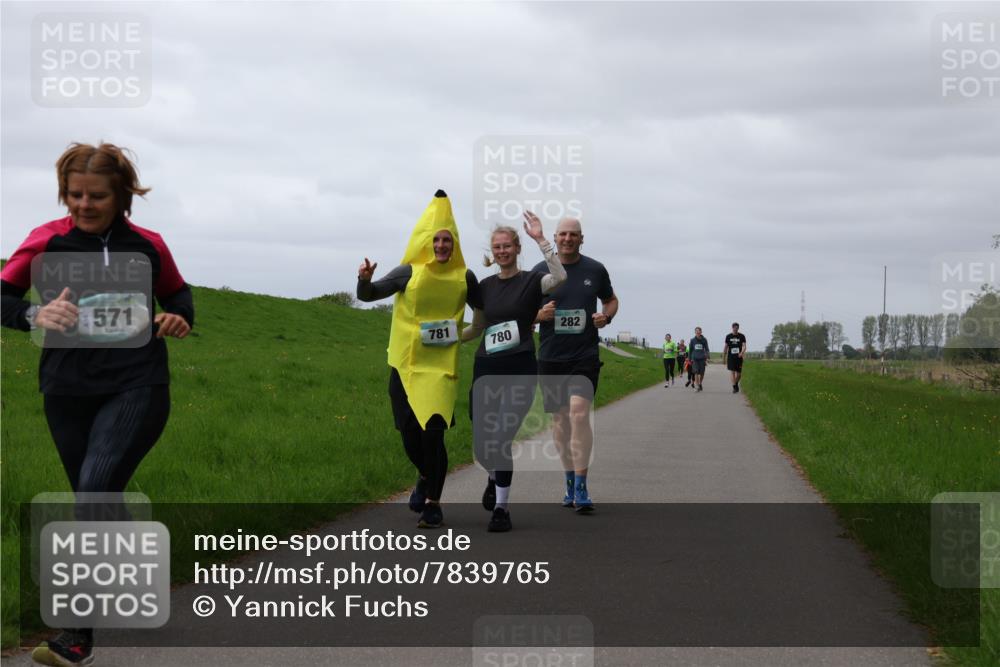 04.05.2025 - 8. Wedeler Halbmarathon Yannick Fuchs http://msf.ph/oto/7839765 04.05.2025 12:04:42 Laufen 1571, 781, 282, 780 meine-sportfotos.de
