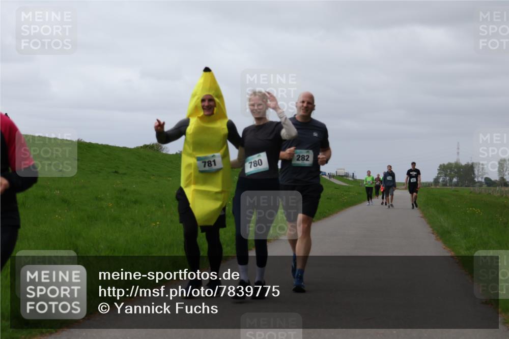 04.05.2025 - 8. Wedeler Halbmarathon Yannick Fuchs http://msf.ph/oto/7839775 04.05.2025 12:04:42 Laufen 781, 780, 282 meine-sportfotos.de