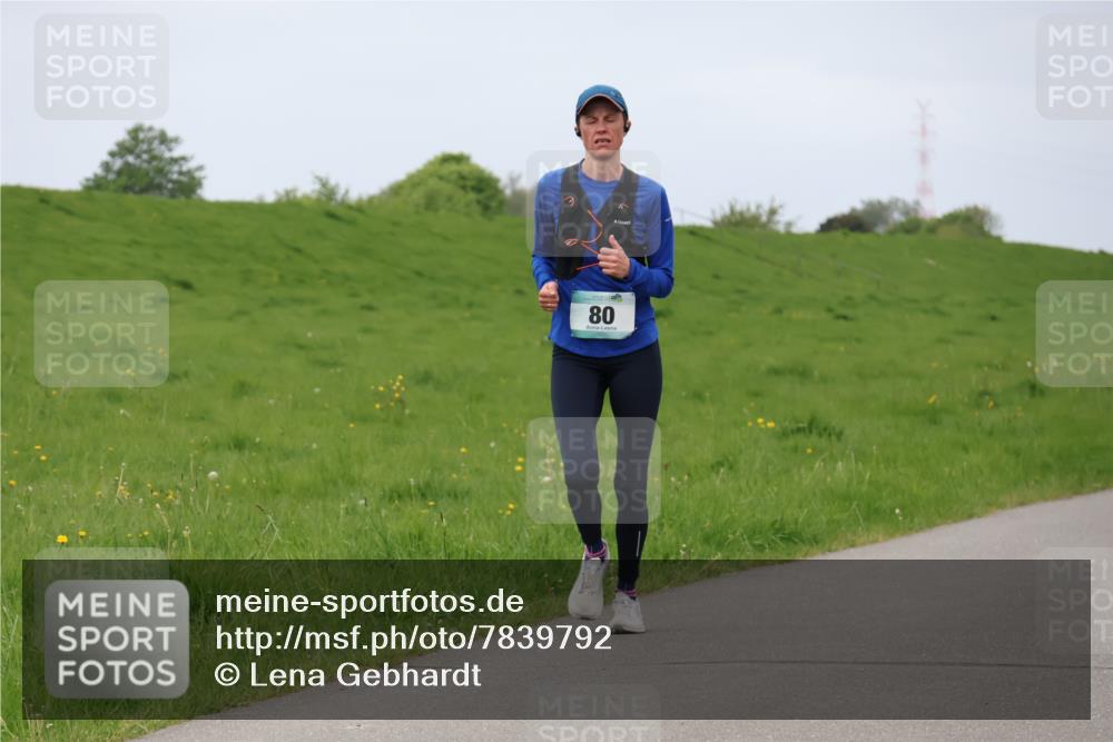 04.05.2025 - 8. Wedeler Halbmarathon Lena Gebhardt http://msf.ph/oto/7839792 04.05.2025 11:45:42 Laufen 80 meine-sportfotos.de