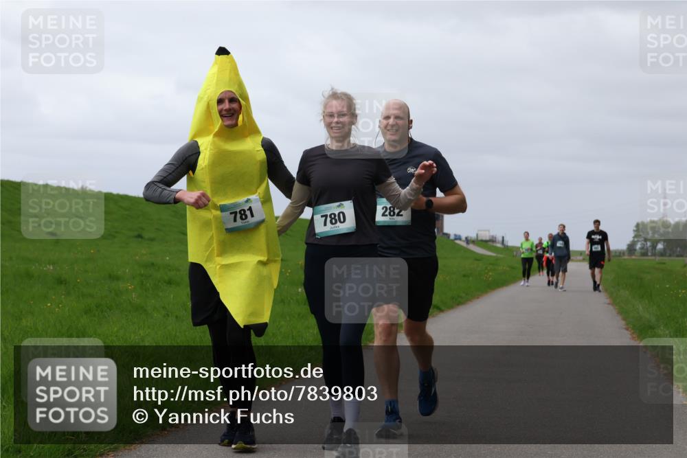04.05.2025 - 8. Wedeler Halbmarathon Yannick Fuchs http://msf.ph/oto/7839803 04.05.2025 12:04:43 Laufen 781, 780, 282 meine-sportfotos.de