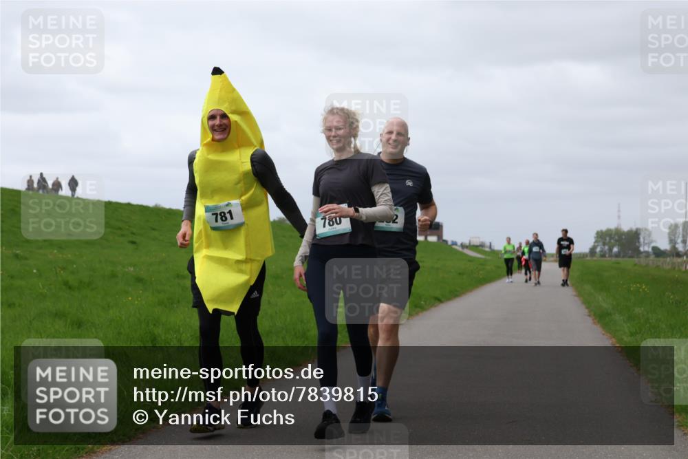 04.05.2025 - 8. Wedeler Halbmarathon Yannick Fuchs http://msf.ph/oto/7839815 04.05.2025 12:04:43 Laufen 781, 780 meine-sportfotos.de