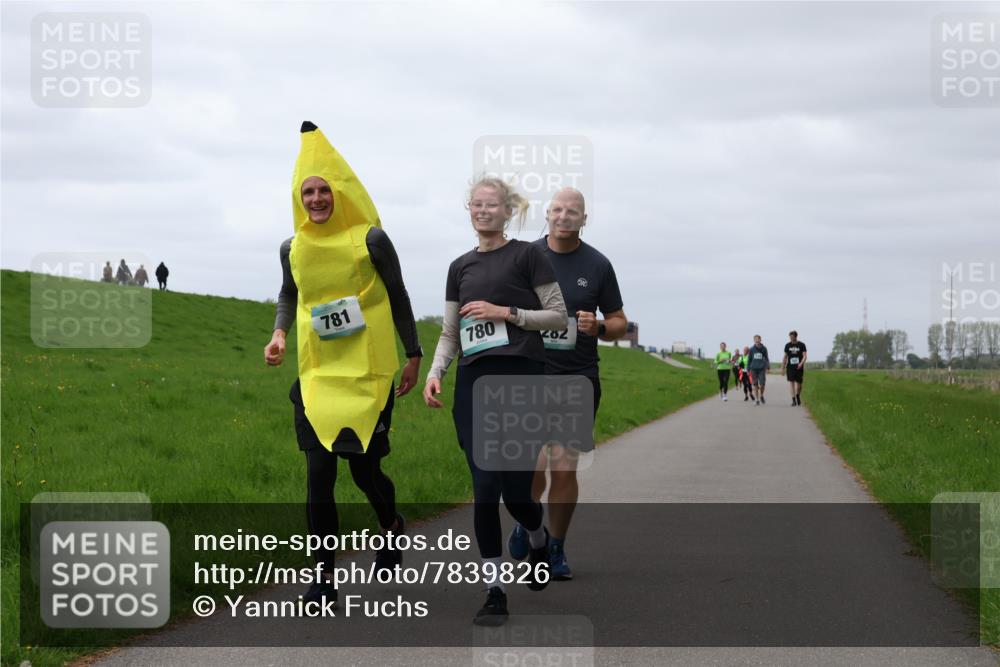 04.05.2025 - 8. Wedeler Halbmarathon Yannick Fuchs http://msf.ph/oto/7839826 04.05.2025 12:04:43 Laufen 781, 780, 282 meine-sportfotos.de