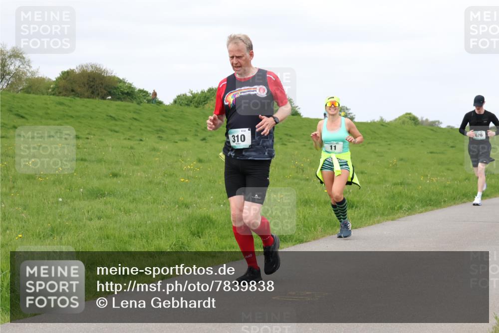 04.05.2025 - 8. Wedeler Halbmarathon Lena Gebhardt http://msf.ph/oto/7839838 04.05.2025 11:45:59 Laufen 61, 310, 11, 676 meine-sportfotos.de
