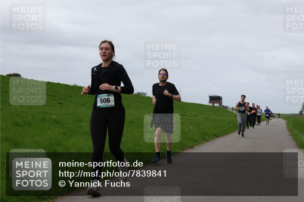 04.05.2025 - 8. Wedeler Halbmarathon Yannick Fuchs http://msf.ph/oto/7839841 04.05.2025 11:47:33 Laufen 506 meine-sportfotos.de