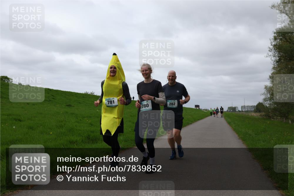 04.05.2025 - 8. Wedeler Halbmarathon Yannick Fuchs http://msf.ph/oto/7839852 04.05.2025 12:04:44 Laufen 781, 780, 282 meine-sportfotos.de