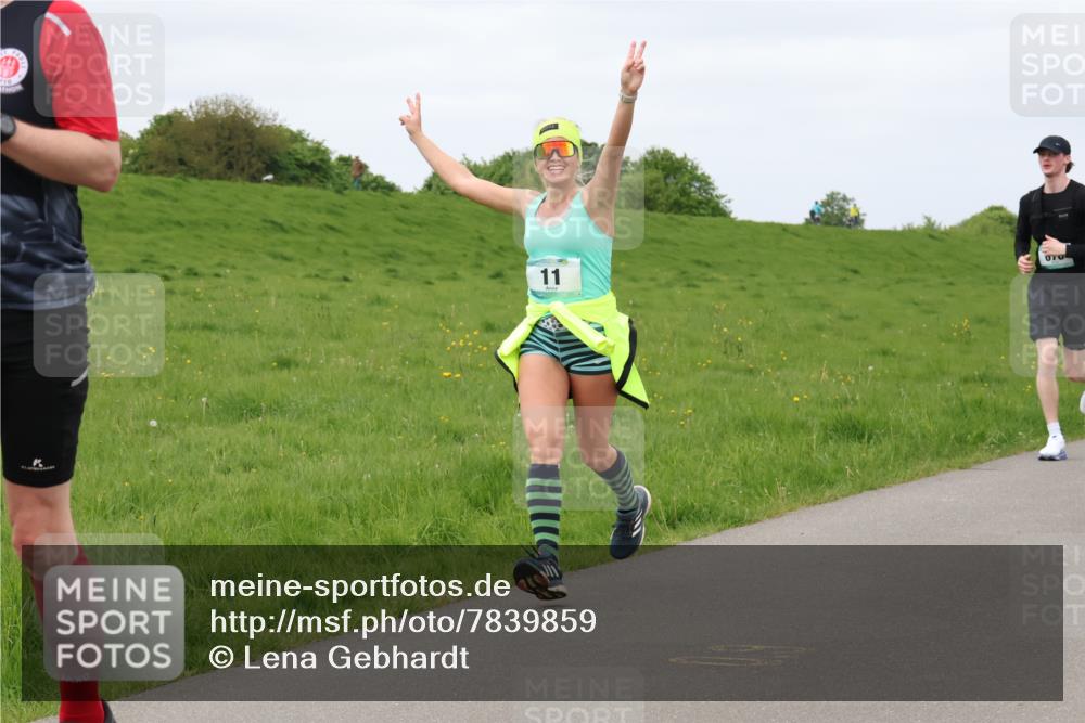 04.05.2025 - 8. Wedeler Halbmarathon Lena Gebhardt http://msf.ph/oto/7839859 04.05.2025 11:46:00 Laufen 11, 070 meine-sportfotos.de