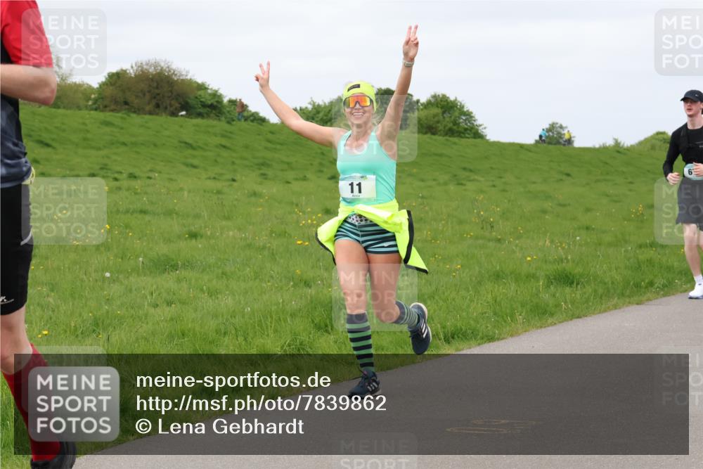 04.05.2025 - 8. Wedeler Halbmarathon Lena Gebhardt http://msf.ph/oto/7839862 04.05.2025 11:46:01 Laufen 11 meine-sportfotos.de