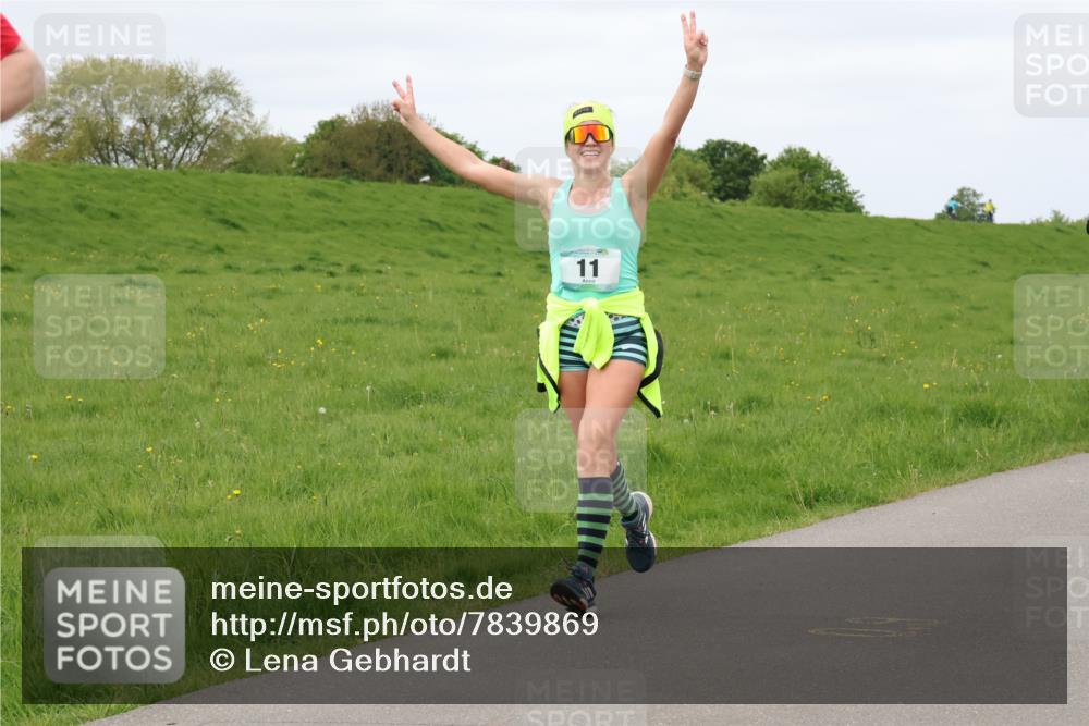 04.05.2025 - 8. Wedeler Halbmarathon Lena Gebhardt http://msf.ph/oto/7839869 04.05.2025 11:46:01 Laufen 11 meine-sportfotos.de