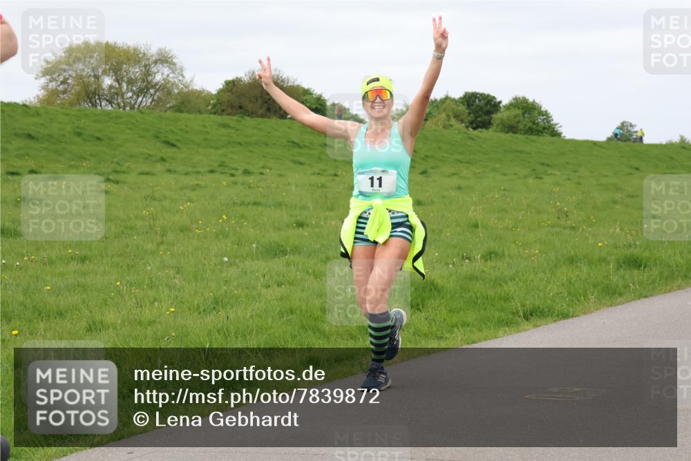 04.05.2025 - 8. Wedeler Halbmarathon Lena Gebhardt http://msf.ph/oto/7839872 04.05.2025 11:46:01 Laufen 11 meine-sportfotos.de