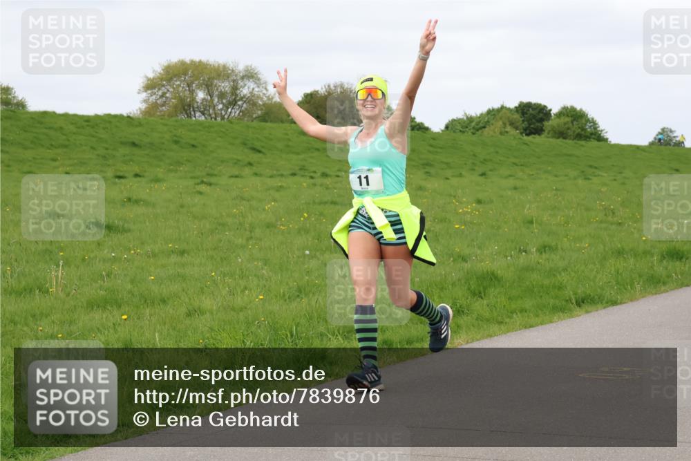 04.05.2025 - 8. Wedeler Halbmarathon Lena Gebhardt http://msf.ph/oto/7839876 04.05.2025 11:46:01 Laufen 11 meine-sportfotos.de