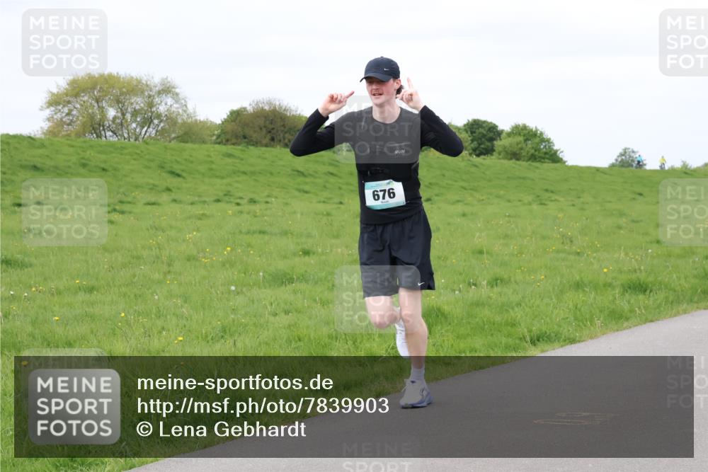 04.05.2025 - 8. Wedeler Halbmarathon Lena Gebhardt http://msf.ph/oto/7839903 04.05.2025 11:46:03 Laufen 676 meine-sportfotos.de