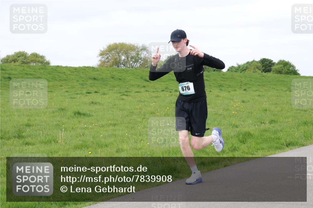 04.05.2025 - 8. Wedeler Halbmarathon Lena Gebhardt http://msf.ph/oto/7839908 04.05.2025 11:46:04 Laufen 676 meine-sportfotos.de