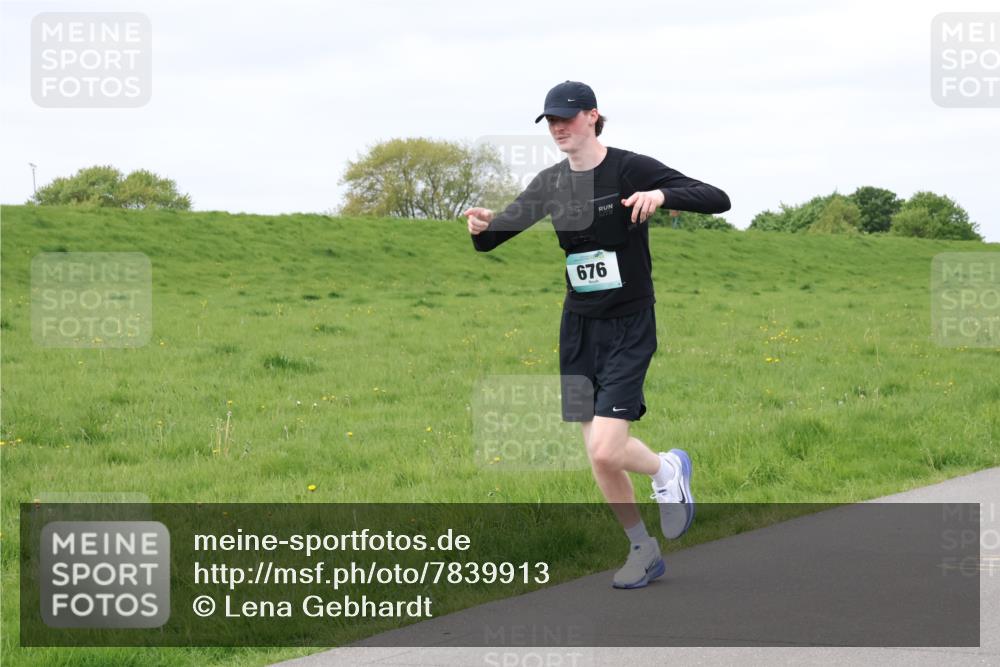 04.05.2025 - 8. Wedeler Halbmarathon Lena Gebhardt http://msf.ph/oto/7839913 04.05.2025 11:46:04 Laufen 676 meine-sportfotos.de