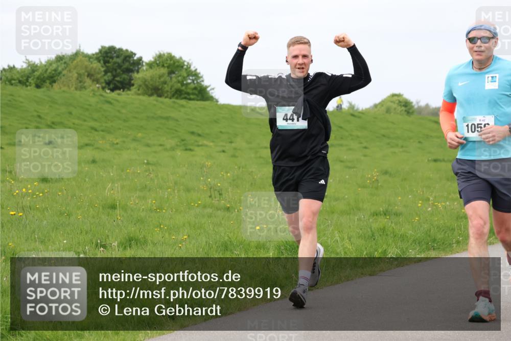 04.05.2025 - 8. Wedeler Halbmarathon Lena Gebhardt http://msf.ph/oto/7839919 04.05.2025 11:46:05 Laufen 441, 105 meine-sportfotos.de
