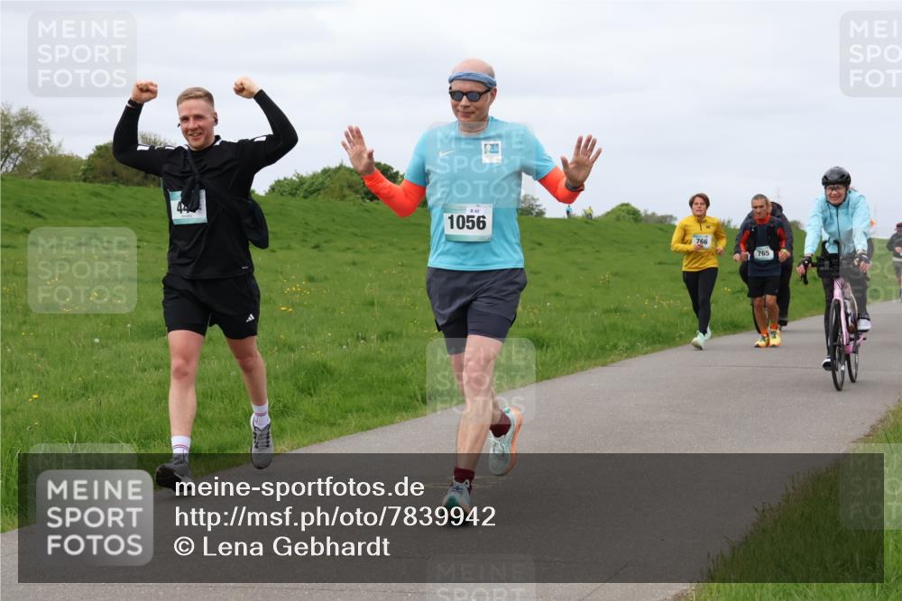04.05.2025 - 8. Wedeler Halbmarathon Lena Gebhardt http://msf.ph/oto/7839942 04.05.2025 11:46:07 Laufen 1056, 1766, 765 meine-sportfotos.de