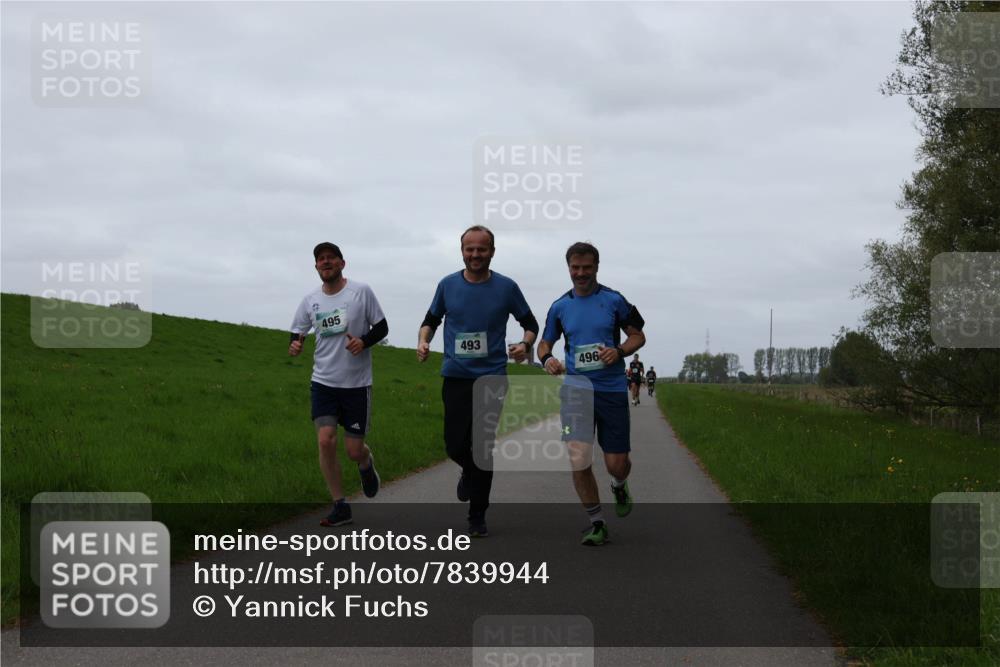 04.05.2025 - 8. Wedeler Halbmarathon Yannick Fuchs http://msf.ph/oto/7839944 04.05.2025 11:26:32 Laufen 495, 493, 496 meine-sportfotos.de