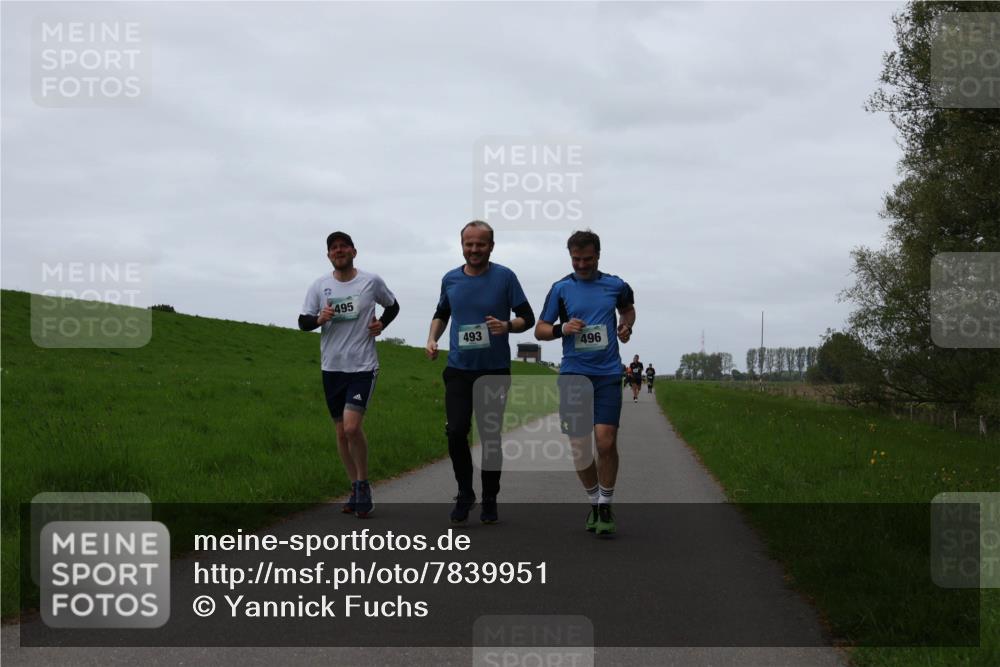 04.05.2025 - 8. Wedeler Halbmarathon Yannick Fuchs http://msf.ph/oto/7839951 04.05.2025 11:26:32 Laufen 495, 493, 496 meine-sportfotos.de