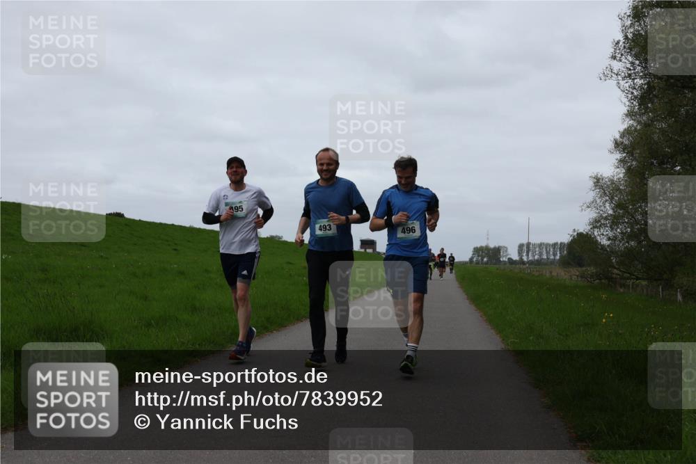 04.05.2025 - 8. Wedeler Halbmarathon Yannick Fuchs http://msf.ph/oto/7839952 04.05.2025 11:26:33 Laufen 195, 493, 496 meine-sportfotos.de