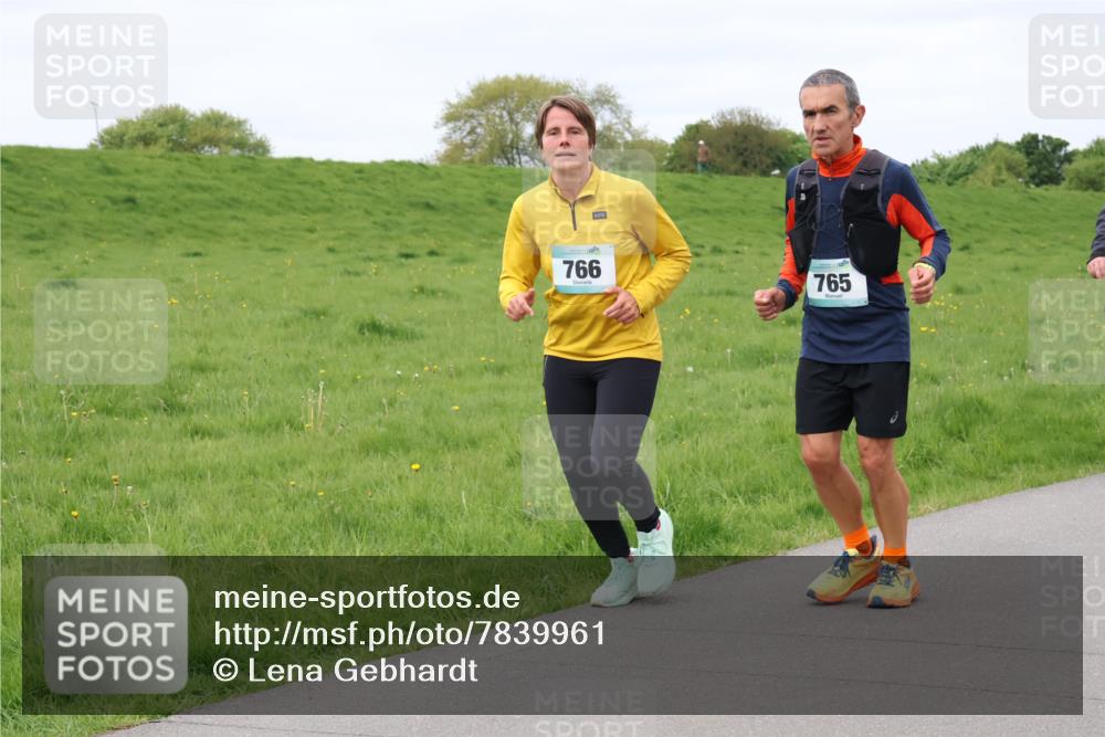 04.05.2025 - 8. Wedeler Halbmarathon Lena Gebhardt http://msf.ph/oto/7839961 04.05.2025 11:46:12 Laufen 766, 765 meine-sportfotos.de