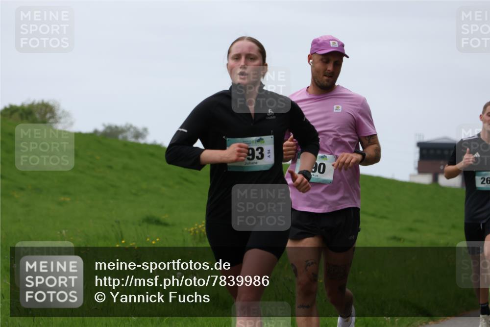 04.05.2025 - 8. Wedeler Halbmarathon Yannick Fuchs http://msf.ph/oto/7839986 04.05.2025 11:26:39 Laufen 93, 90, 60, 26 meine-sportfotos.de