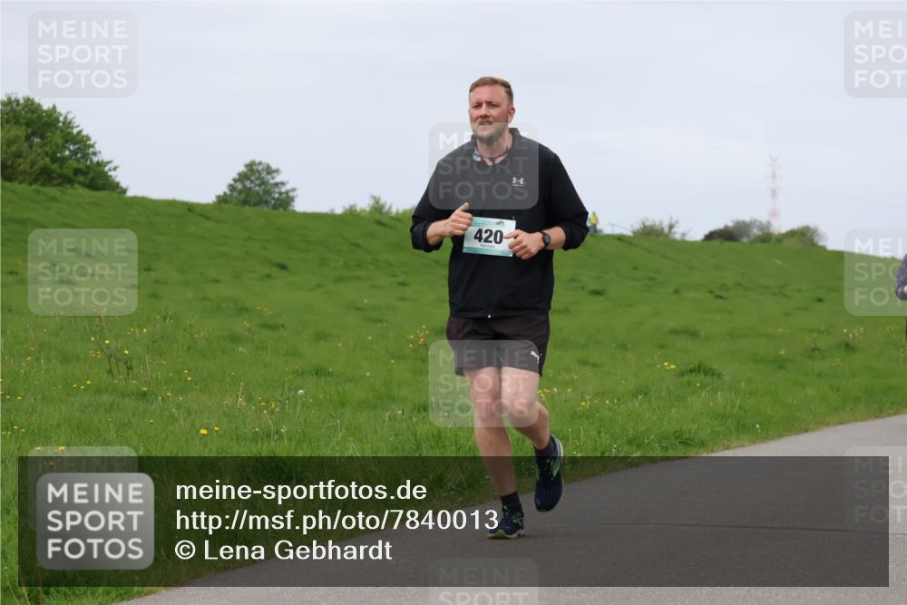 04.05.2025 - 8. Wedeler Halbmarathon Lena Gebhardt http://msf.ph/oto/7840013 04.05.2025 11:46:28 Laufen 420 meine-sportfotos.de