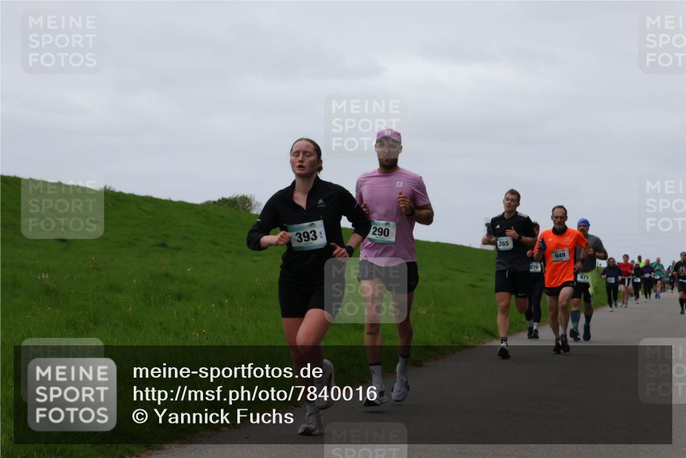 04.05.2025 - 8. Wedeler Halbmarathon Yannick Fuchs http://msf.ph/oto/7840016 04.05.2025 11:26:40 Laufen 393, 290, 265, 870, 949, 871 meine-sportfotos.de