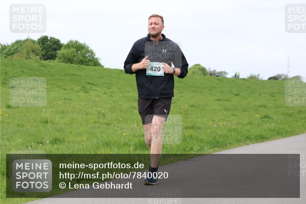 04.05.2025 - 8. Wedeler Halbmarathon Lena Gebhardt http://msf.ph/oto/7840020 04.05.2025 11:46:29 Laufen 420 meine-sportfotos.de
