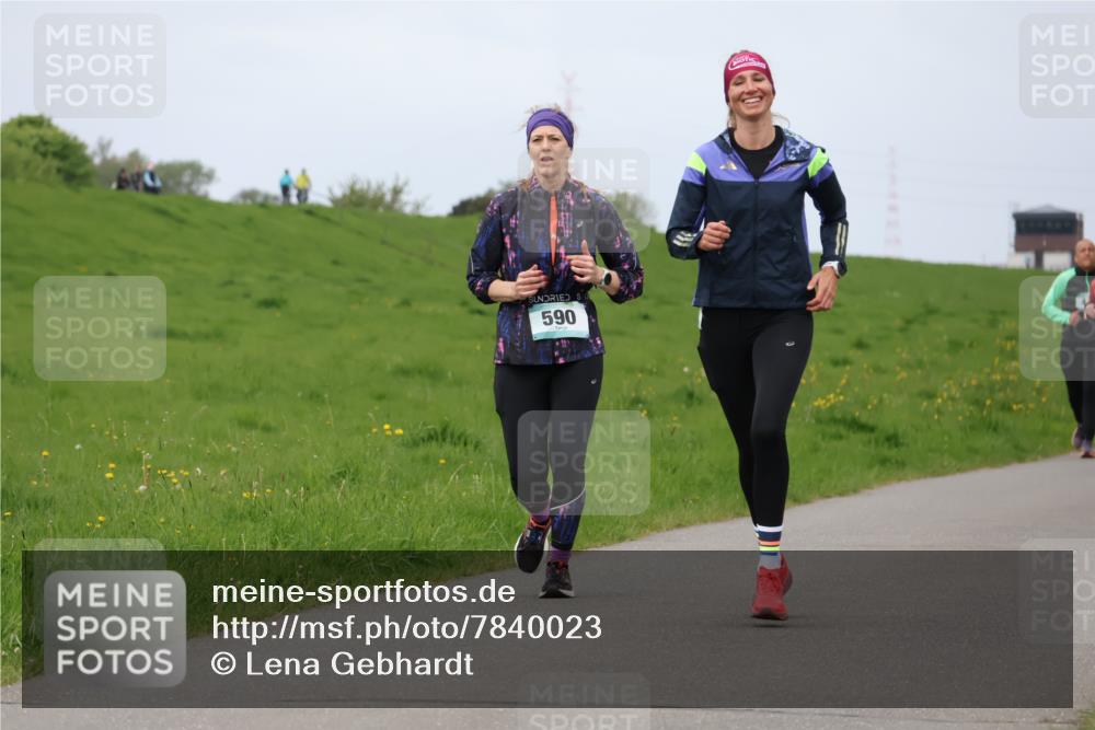 04.05.2025 - 8. Wedeler Halbmarathon Lena Gebhardt http://msf.ph/oto/7840023 04.05.2025 11:46:31 Laufen 590 meine-sportfotos.de