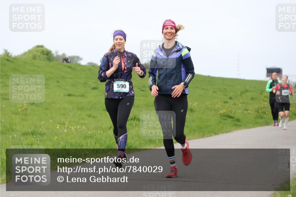 04.05.2025 - 8. Wedeler Halbmarathon Lena Gebhardt http://msf.ph/oto/7840029 04.05.2025 11:46:33 Laufen 590, 009 meine-sportfotos.de