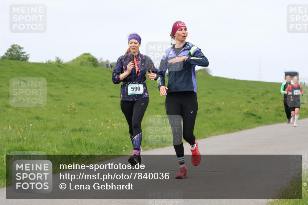 04.05.2025 - 8. Wedeler Halbmarathon Lena Gebhardt http://msf.ph/oto/7840036 04.05.2025 11:46:33 Laufen 590, 905 meine-sportfotos.de