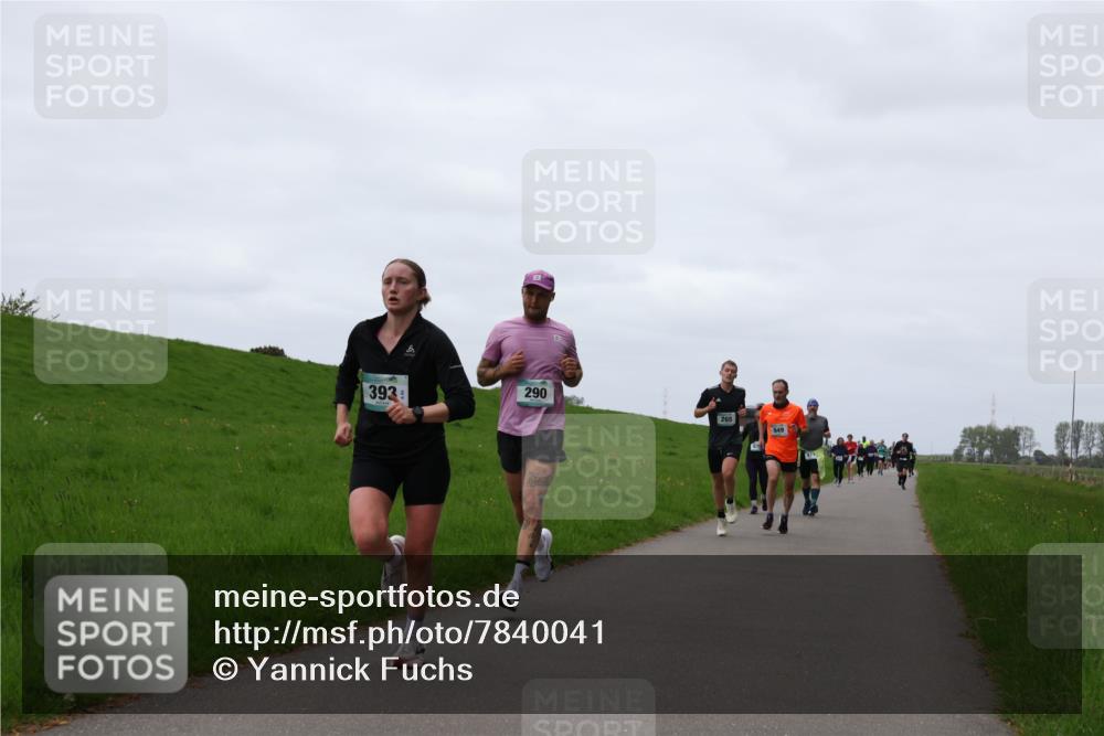 04.05.2025 - 8. Wedeler Halbmarathon Yannick Fuchs http://msf.ph/oto/7840041 04.05.2025 11:26:41 Laufen 290, 393, 265, 949 meine-sportfotos.de