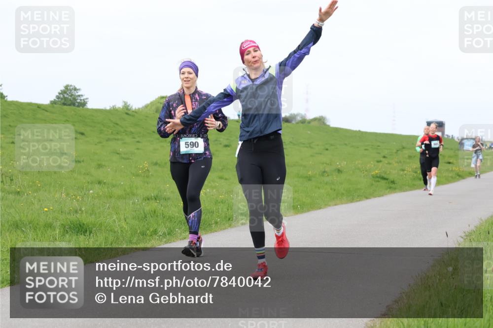 04.05.2025 - 8. Wedeler Halbmarathon Lena Gebhardt http://msf.ph/oto/7840042 04.05.2025 11:46:34 Laufen 590 meine-sportfotos.de