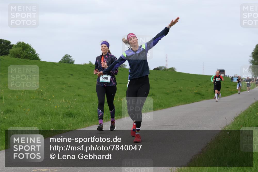 04.05.2025 - 8. Wedeler Halbmarathon Lena Gebhardt http://msf.ph/oto/7840047 04.05.2025 11:46:34 Laufen 590 meine-sportfotos.de