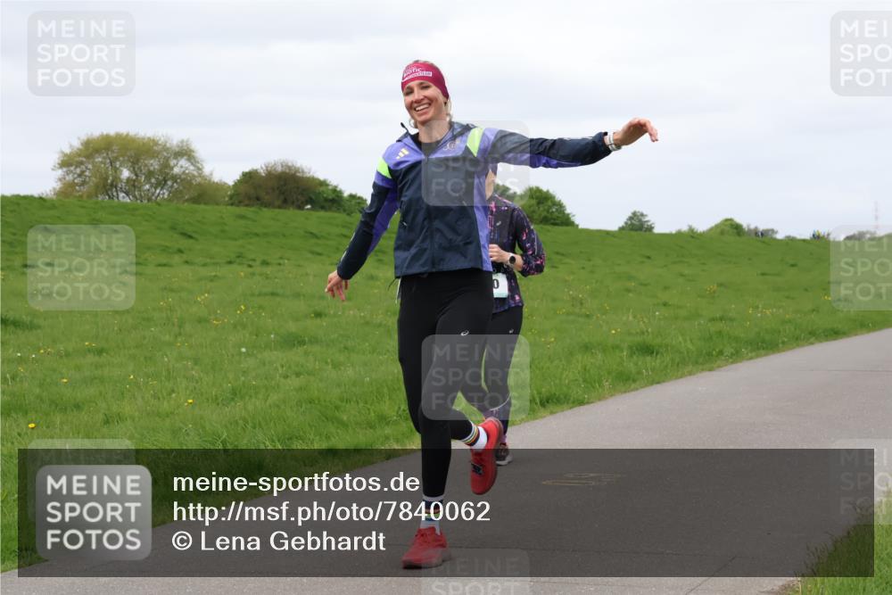 04.05.2025 - 8. Wedeler Halbmarathon Lena Gebhardt http://msf.ph/oto/7840062 04.05.2025 11:46:36 Laufen 0 meine-sportfotos.de