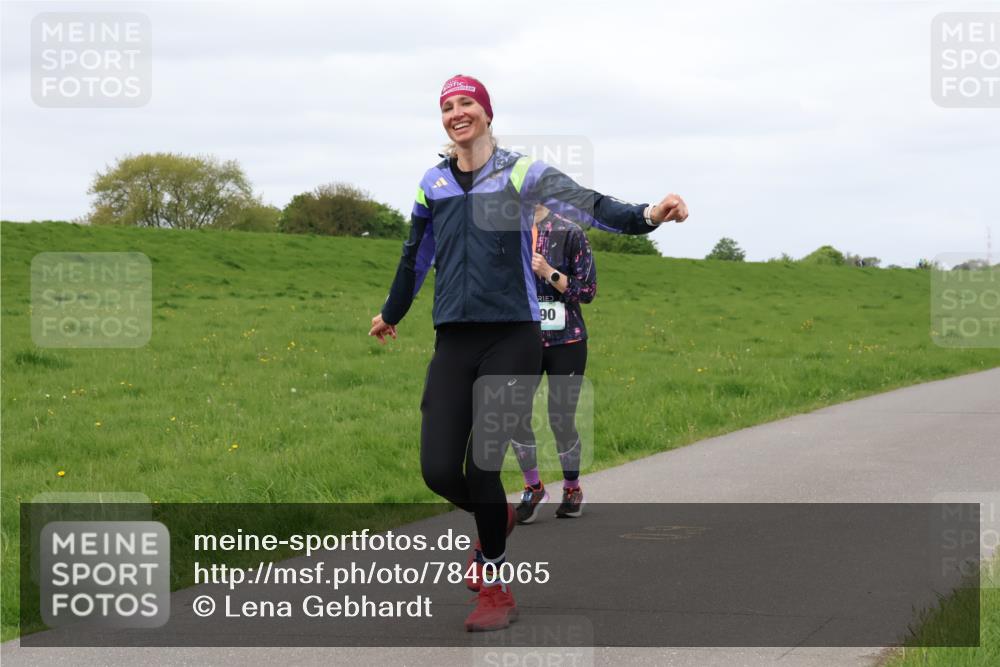 04.05.2025 - 8. Wedeler Halbmarathon Lena Gebhardt http://msf.ph/oto/7840065 04.05.2025 11:46:36 Laufen 90 meine-sportfotos.de