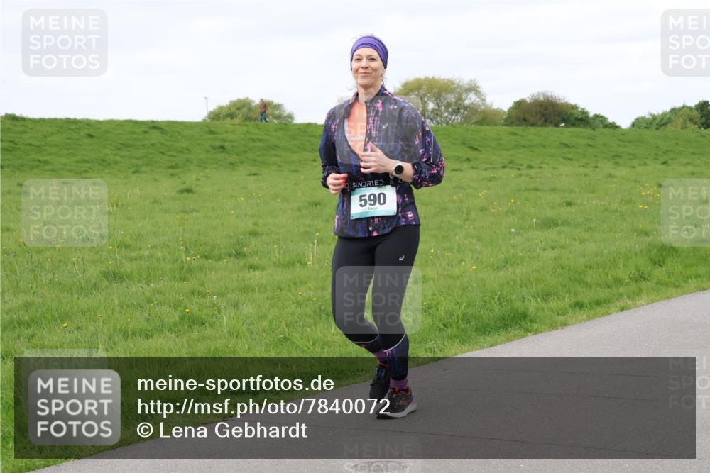 04.05.2025 - 8. Wedeler Halbmarathon Lena Gebhardt http://msf.ph/oto/7840072 04.05.2025 11:46:38 Laufen 590 meine-sportfotos.de