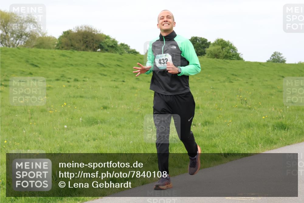 04.05.2025 - 8. Wedeler Halbmarathon Lena Gebhardt http://msf.ph/oto/7840108 04.05.2025 11:46:48 Laufen 432 meine-sportfotos.de