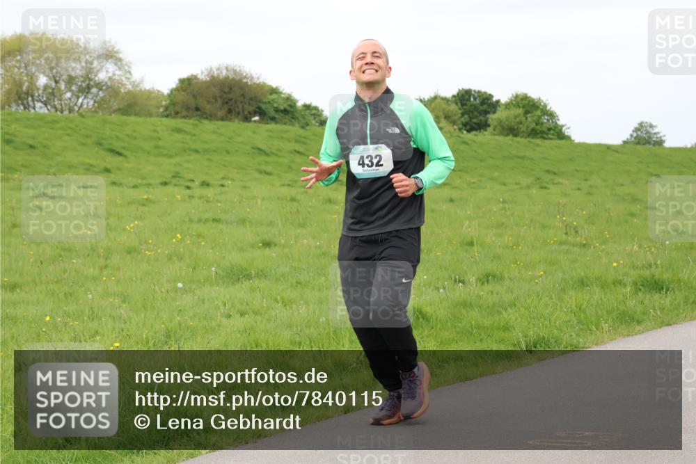 04.05.2025 - 8. Wedeler Halbmarathon Lena Gebhardt http://msf.ph/oto/7840115 04.05.2025 11:46:48 Laufen 432 meine-sportfotos.de