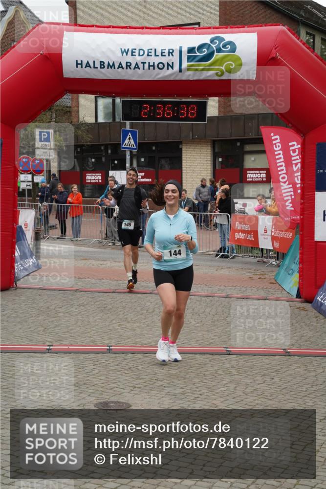 04.05.2025 - 8. Wedeler Halbmarathon Felixshl http://msf.ph/oto/7840122 04.05.2025 12:36:35 Ziel 144, 145 meine-sportfotos.de