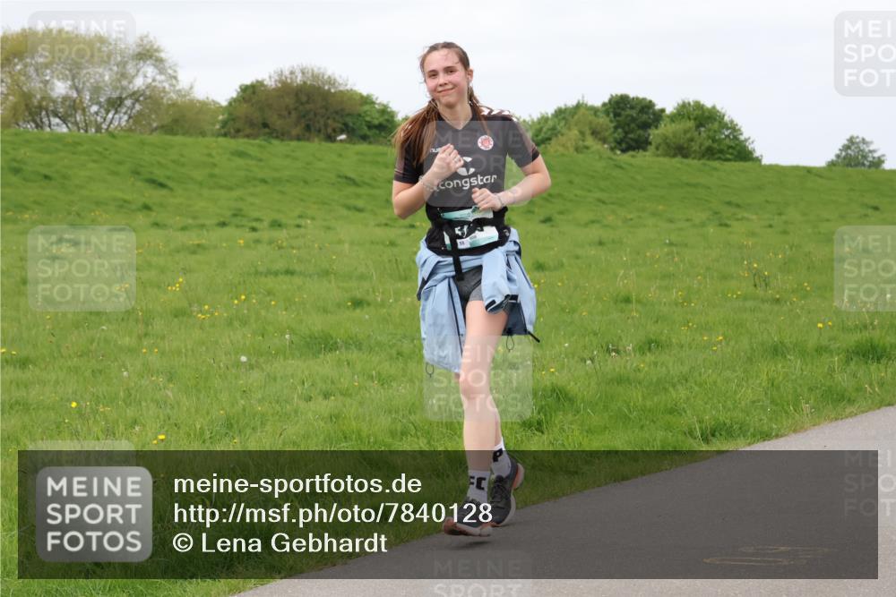 04.05.2025 - 8. Wedeler Halbmarathon Lena Gebhardt http://msf.ph/oto/7840128 04.05.2025 11:46:57 Laufen 3, 55 meine-sportfotos.de