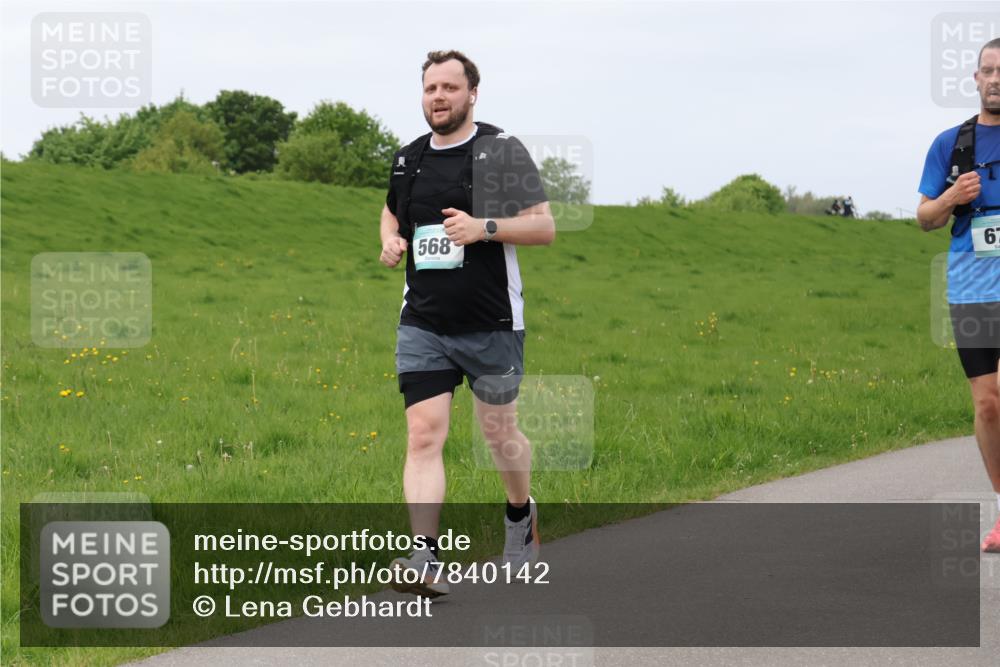 04.05.2025 - 8. Wedeler Halbmarathon Lena Gebhardt http://msf.ph/oto/7840142 04.05.2025 11:47:01 Laufen 568, 67 meine-sportfotos.de