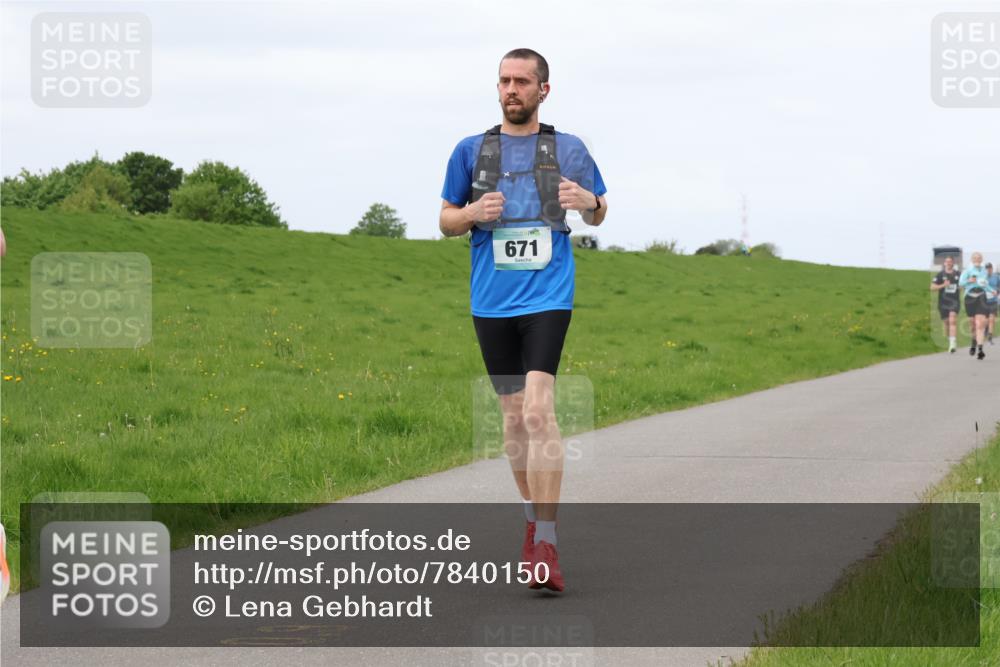 04.05.2025 - 8. Wedeler Halbmarathon Lena Gebhardt http://msf.ph/oto/7840150 04.05.2025 11:47:02 Laufen 671 meine-sportfotos.de