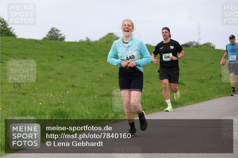 04.05.2025 - 8. Wedeler Halbmarathon Lena Gebhardt http://msf.ph/oto/7840160 04.05.2025 11:47:12 Laufen 440, 606, 833 meine-sportfotos.de