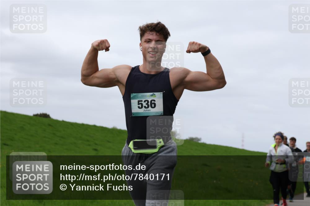 04.05.2025 - 8. Wedeler Halbmarathon Yannick Fuchs http://msf.ph/oto/7840171 04.05.2025 11:47:41 Laufen 536 meine-sportfotos.de