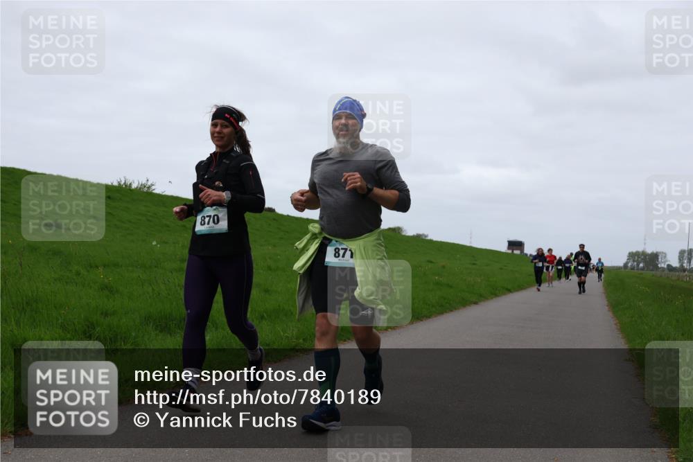 04.05.2025 - 8. Wedeler Halbmarathon Yannick Fuchs http://msf.ph/oto/7840189 04.05.2025 11:26:49 Laufen 870, 871 meine-sportfotos.de