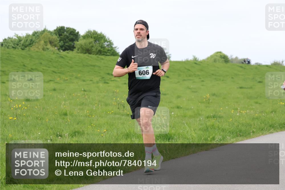 04.05.2025 - 8. Wedeler Halbmarathon Lena Gebhardt http://msf.ph/oto/7840194 04.05.2025 11:47:15 Laufen 909 meine-sportfotos.de