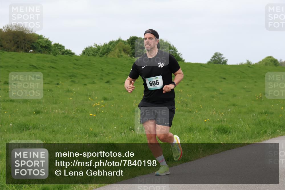 04.05.2025 - 8. Wedeler Halbmarathon Lena Gebhardt http://msf.ph/oto/7840198 04.05.2025 11:47:16 Laufen 606 meine-sportfotos.de