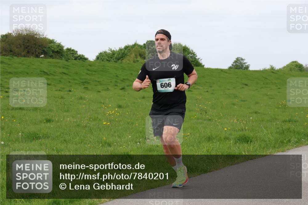 04.05.2025 - 8. Wedeler Halbmarathon Lena Gebhardt http://msf.ph/oto/7840201 04.05.2025 11:47:16 Laufen 606 meine-sportfotos.de